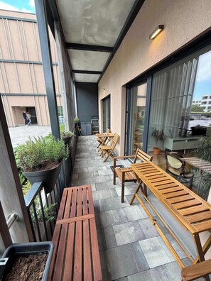 Outdoor dining - Sunrise Den Bled Apartment – Where Mornings Shine (Bled)