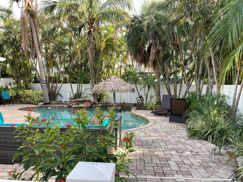 Coconut Breeze 2/2 Condo with Private Heated Pool, 2 Blocks from Beach.