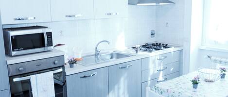 Micro-ondes, four, plaque de cuisson, lave-vaisselle