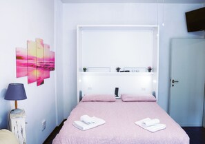 2 makuuhuonetta, silitysrauta/-lauta, Wi-Fi, vuodevaatteet