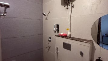 House, 2 Bedrooms, Accessible, Smoking | Bathroom