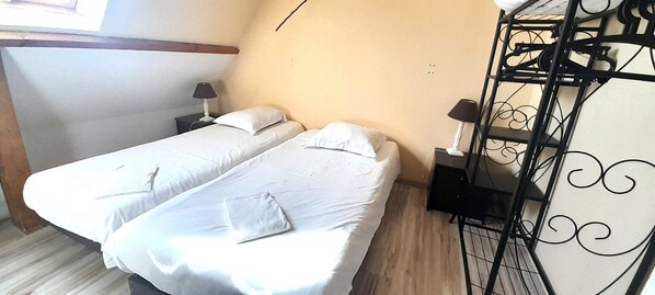 4 bedrooms, WiFi, bed sheets