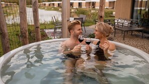 مغطس سبا خارجي