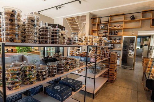 Ultimate relaxation in this wellness home by the water for 6 people;