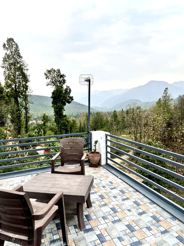 Deluxe Double Room, Mountain View | Free WiFi - Ekantam Resort (Vikasnagar)
