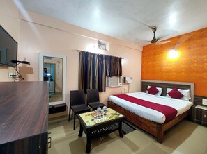 Hypo-allergenic bedding, in-room safe, soundproofing, free WiFi - Hotel Krishna Residency Puri (Puri)