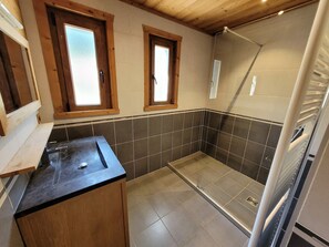Bathroom - Comfortable apartment for 5 in Les Gets with WiFi (Les Gets)