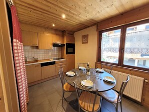 Dining - Comfortable apartment for 5 in Les Gets with WiFi (Les Gets)