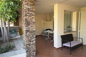 Outdoor dining - Casa Pedra de Oro (Cala Gonone)