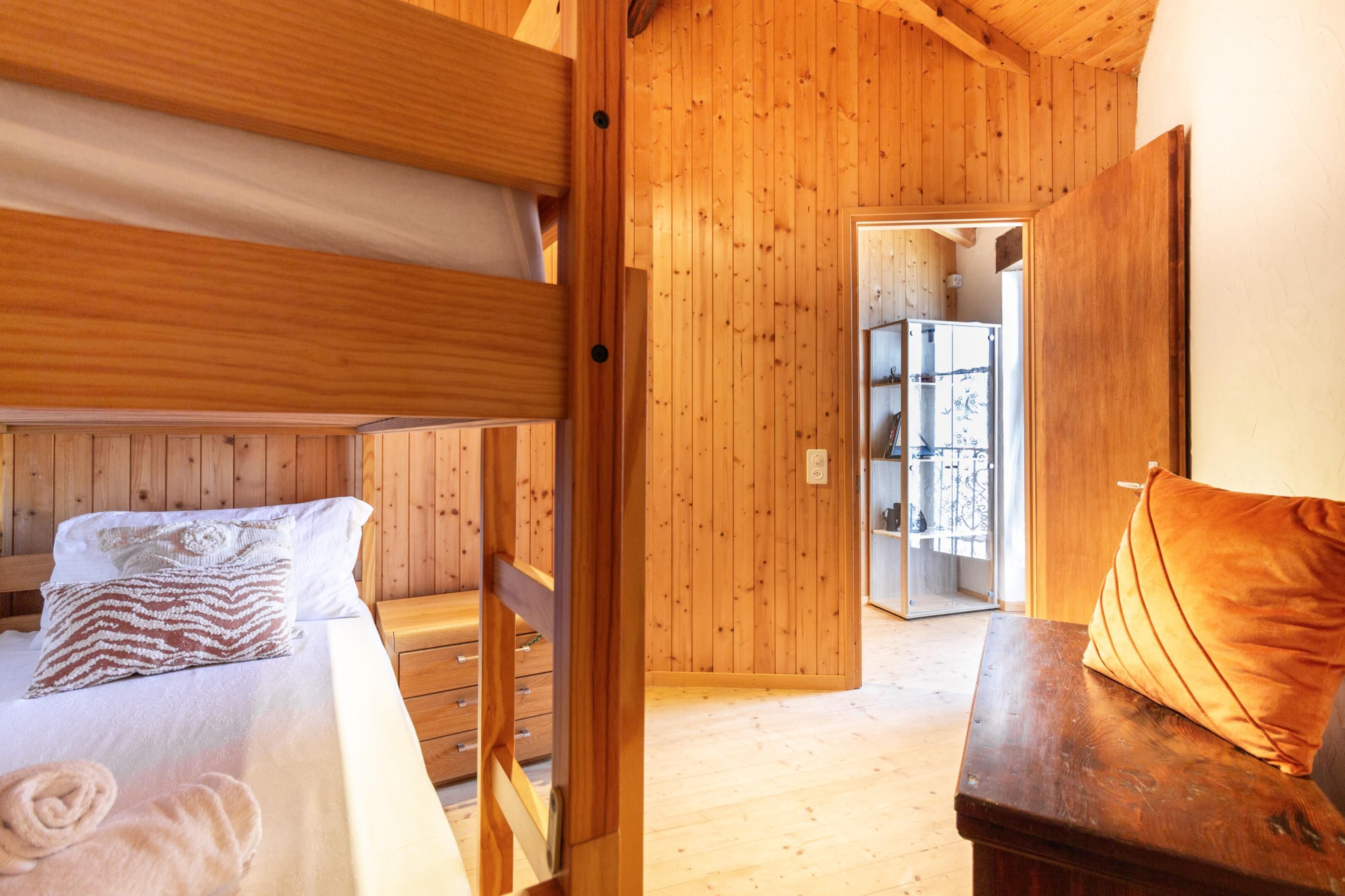 3 bedrooms, WiFi, bed sheets