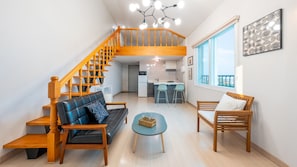Chambre de base, 1 chambre (Room 301 (Duplex /BBQ)) | 1 chambre, accès au Wi-Fi (inclus)