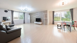 Habitación básica, 1 habitación (Large Room 101 (For Groups / BBQ)) | 1 dormitorio y wifi gratis