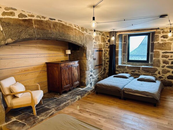 3 bedrooms, travel crib, free WiFi, bed sheets