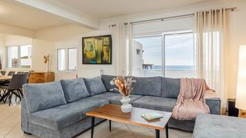 Smart-tv, dvd-spelare och en stereo