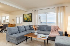 Smart-tv, een dvd-speler en een stereo