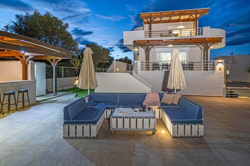 Lucy Lux Villa, – Ferienhaus mit Meerblick