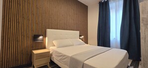 Standard Double Room | Soundproofing, free WiFi - Napoli Central Stay (Naples)