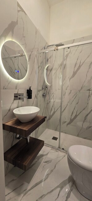 Family Quadruple Room, Balcony | Bathroom | Shower, hair dryer, towels, soap - Napoli Central Stay (Naples)