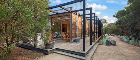 المنشأة من الخارج