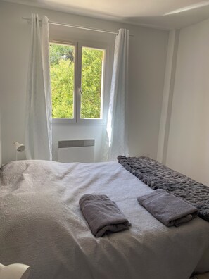 4 habitaciones, tabla de planchar con plancha y wifi 