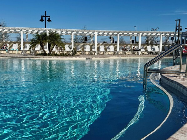 Opvarmet pool