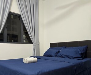 3 kamar tidur, tirai kedap cahaya, kedap suara, dan setrika/meja setrika