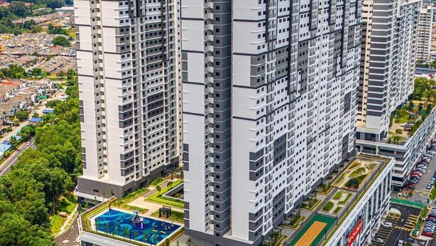 A high-rise residential building with multiple floors, a rooftop pool, and a parking garage. - Tradres Park 7Pax 3BR2CP (Cheras)