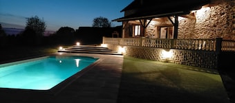 RENOVATED BARN WITH PRIVATE INDOOR POOL
