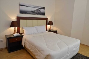 2 bedrooms, iron/ironing board, WiFi