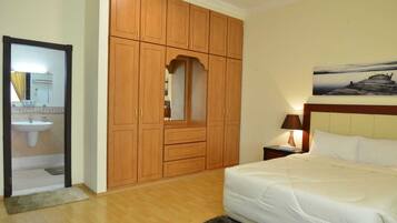 2 bedrooms, iron/ironing board, WiFi