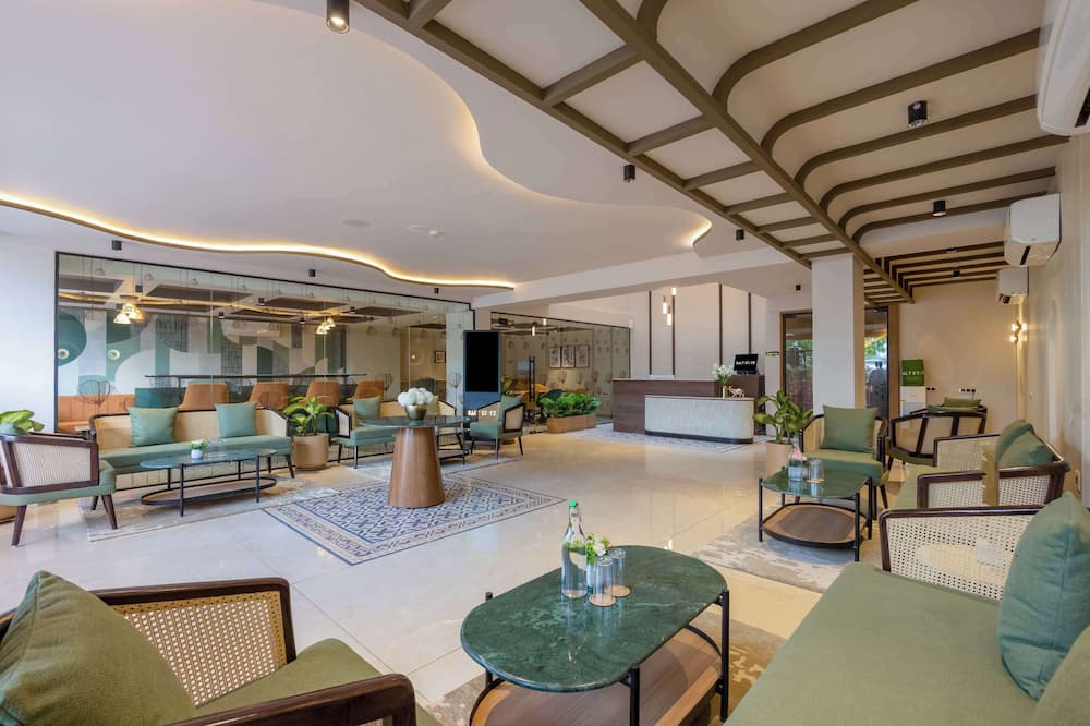 Saltstayz Premier - Sector 50 & Golf Course Ext Road