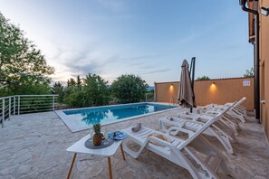 สระว่ายน้ำ