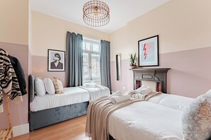 2 bedrooms, iron/ironing board, WiFi, bed sheets