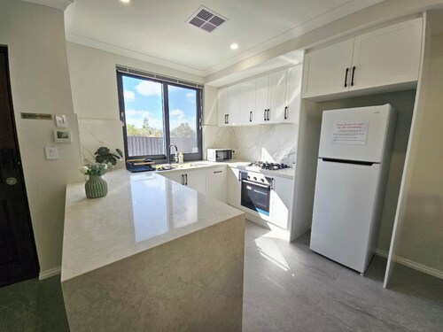 3 Bedroom 2 Bathroom | Deluxe Full House For Stay | Higher-end Accomodation.