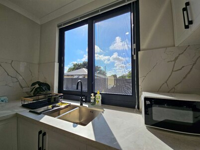 3 Bedroom 2 Bathroom | Deluxe Full House For Stay | Higher-end Accomodation.