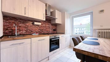 Kühlschrank, Ofen, Herdplatte, Geschirrspüler