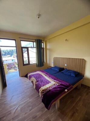 Laptop workspace, free WiFi - The Heaven house (Manali)