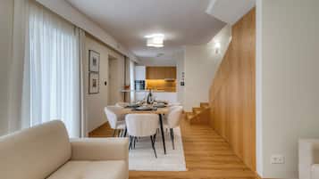 Duplex | 1 quarto, cofres nos quartos, cortinas blackout, quartos à prova de som