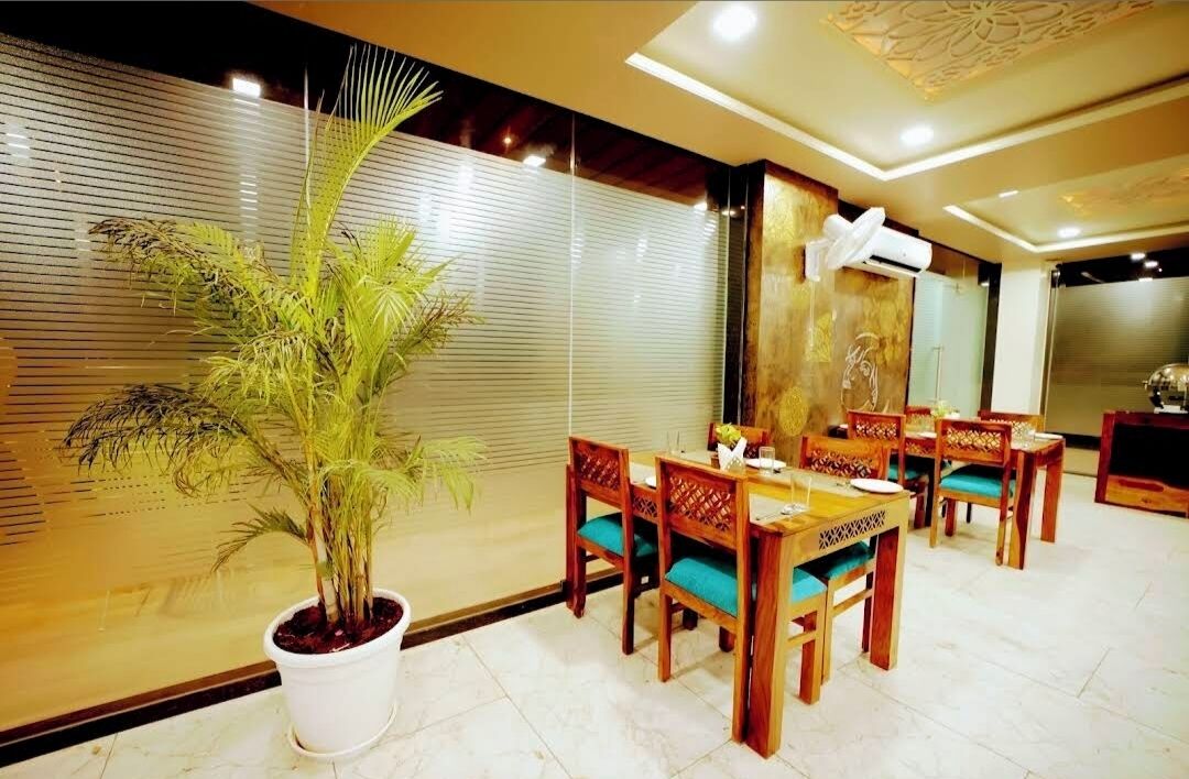 Daily buffet breakfast (INR 1000 per person)