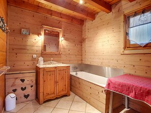 Bathroom - Cozy chalet for 9 in La Clusaz with private parking (La Clusaz)