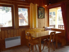 Dining - Comfy 1BR apt, Wi-Fi, garage, 4 ppl, 150m to shops, 100m to cable cars (Les Gets)