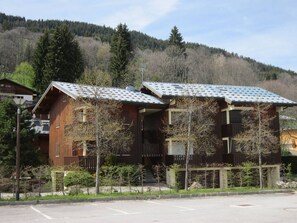 Exterior - Comfy 1BR apt, Wi-Fi, garage, 4 ppl, 150m to shops, 100m to cable cars (Les Gets)