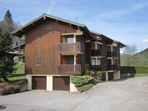Exterior - Comfy 1BR apt, Wi-Fi, garage, 4 ppl, 150m to shops, 100m to cable cars (Les Gets)