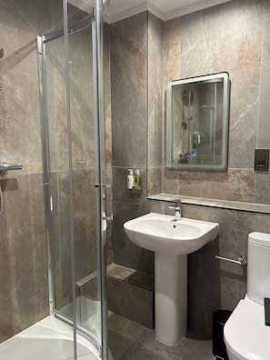 Standard Double or Twin Room | Bathroom | Free toiletries, hair dryer, towels, soap