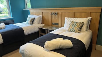 Dobbelt- eller tomannsrom – standard | Skrivebord, strykejern/-brett og wi-fi (inkludert)