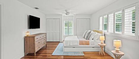 4 bedrooms, desk, iron/ironing board, travel crib