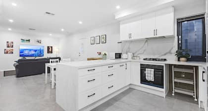 Whole House! | Deluxe Living | 3 Bedroom 2 Bathroom | Premium Kitchen&Living