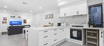 Whole House! | Deluxe Living | 3 Bedroom 2 Bathroom | Premium Kitchen&Living