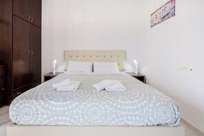 1 habitación, tabla de planchar con plancha, wifi y ropa de cama 
