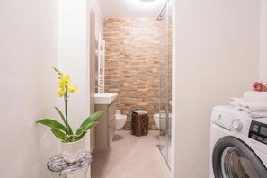 Shower, hair dryer, bidet, towels - Pendulum - 9 (Siena)